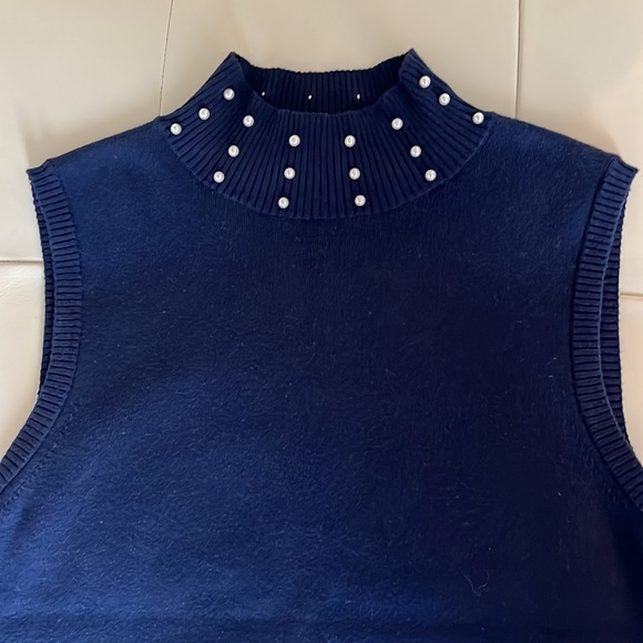 Tara Jarmon - mock neck sleeveless top - Picture 9 of 10